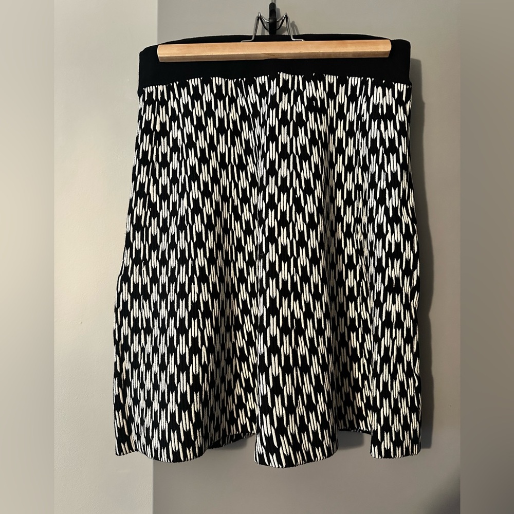 Ann Taylor Skirt - black and white knit, stretch fabric with thick waist band.